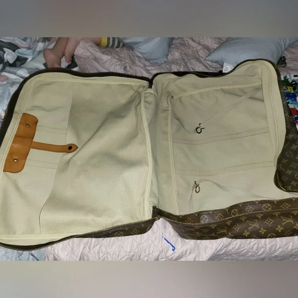 Louis Vuitton Monogram Canvas Travel Bag - Picture 4 of 7